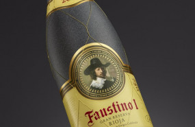 ep archivo   botella faustino i que rinde homenaje a su creador don julio