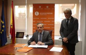 ep archivo   de izquierda a derecha el consejero delegado de enisa jose bayon y el presidente del