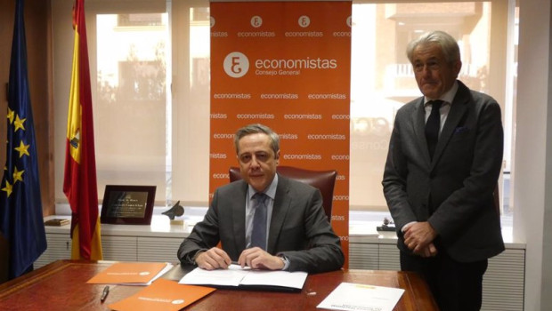 ep archivo   de izquierda a derecha el consejero delegado de enisa jose bayon y el presidente del