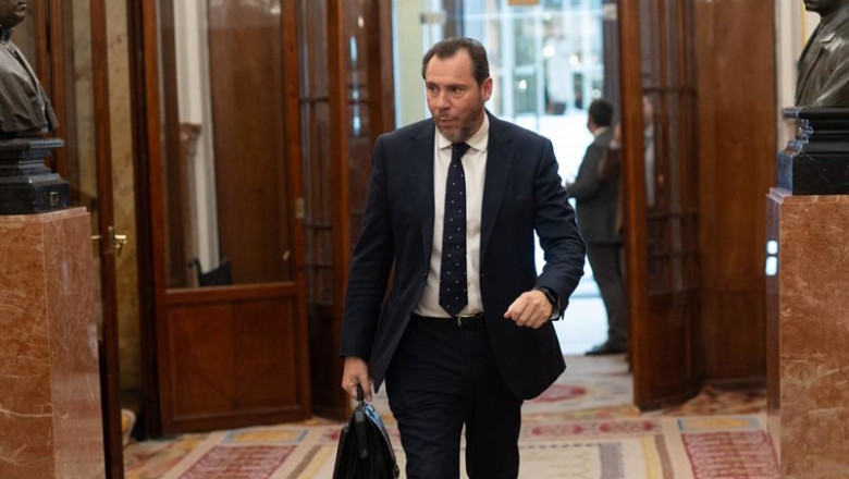 Archivo - El ministro de Transportes y Movilidad Sostenible, Óscar Puente, llega a una sesión plenaria, en el Congreso de los Diputados, a 8 de mayo de 2025, en Madrid (España). | Alejandro Martínez Vélez - Europa Press - Archivo ep archivo el ministro de transportes y movilidad sostenible oscar puente llega a una sesion
