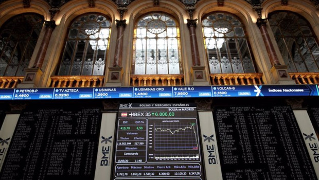 ep archivo paneles con datos actualizados de la bolsa espanola ep archivo paneles con datos actualizados de la bolsa espanola