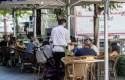 ep archivo   un camarero atendiendo una mesa en una terraza de madrid