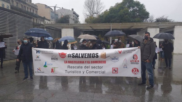 ep concentracion de hosteleros y comerciantes de vigo ante el edificio administrativo de la xunta