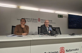 ep el consejero de desarrollo rural y medio ambiente jose m aierdi con el director general de