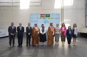 ep el ministro saudi de vivienda y asuntos municipales y rurales majed bin abdullah al hogail senala