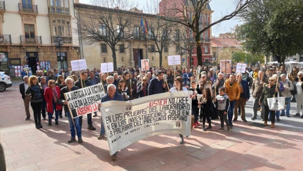 ep familiares amigos y vecinos de sheila barrero asesinada en 2004 se concentran ante el tsja