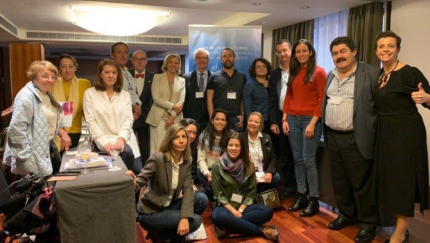 ep foto de grupo con algunos de los nefrologos y profesionales sanitarios participantes en la