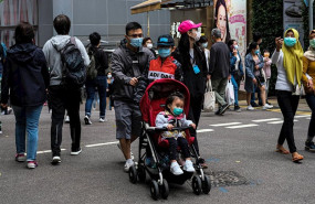 ep gente paseando por las calles de hong kong