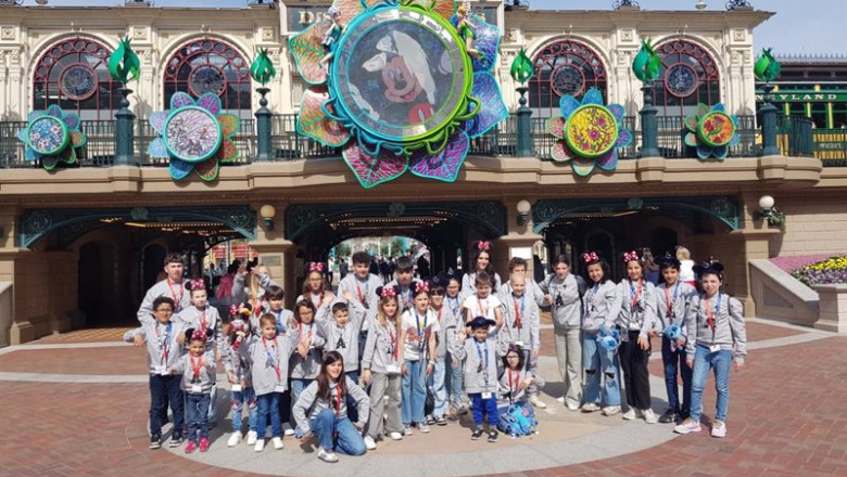 Iberia y Disneyland Paris celebran el 75 aniversario de la ruta Madrid-París invitando a niños de la Fundación Juegaterapia. | IBERIA/DISNEY ep iberia y disneyland paris celebran el 75 aniversario de la ruta madrid paris invitando a ninos de