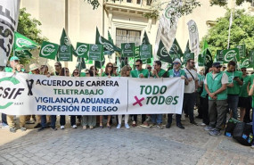 ep imagen de la concentracion de trabajadores de la agencia tributaria en sevilla