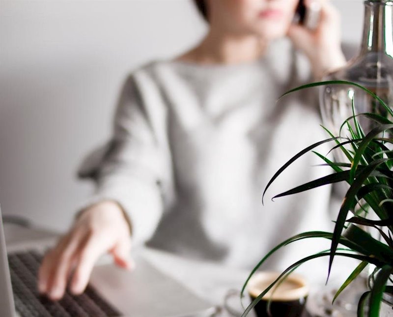 ep imagen de recurso de una mujer trabajando empresaria directiva