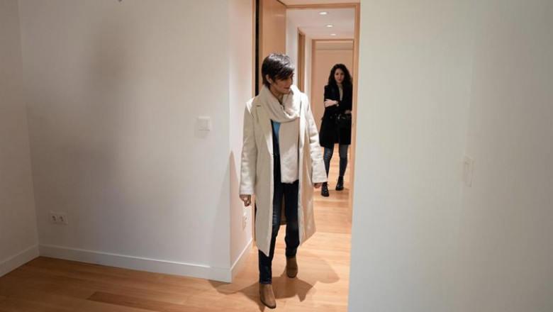 La ministra de Vivienda y Agenda Urbana, Isabel Rodríguez visita un edificio con viviendas propiedad de CASA 47, la Entidad Estatal de Vivienda. | Adrián Irago - Europa Press ep la ministra de vivienda y agenda urbana isabel rodriguez visita un edificio con viviendas