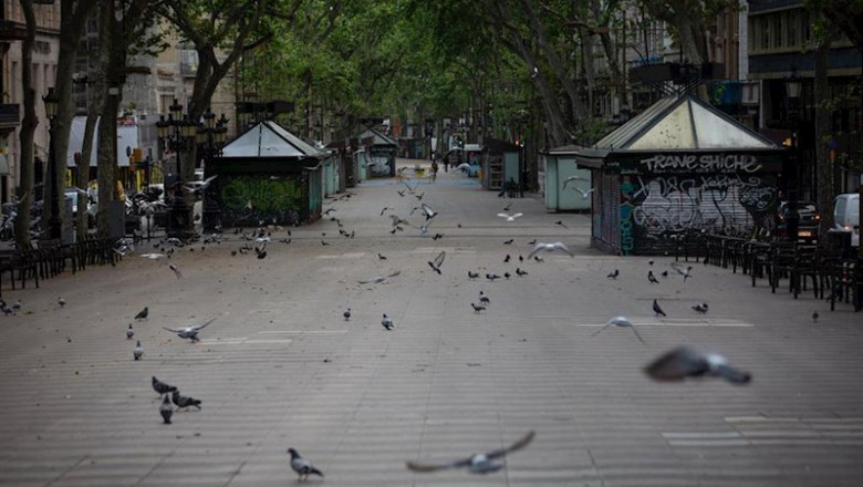 ep la rambla de barcelona amanece vacia un dia marcado por la festividad de sant jordi que a ep la rambla de barcelona amanece vacia un dia marcado por la festividad de sant jordi que a
