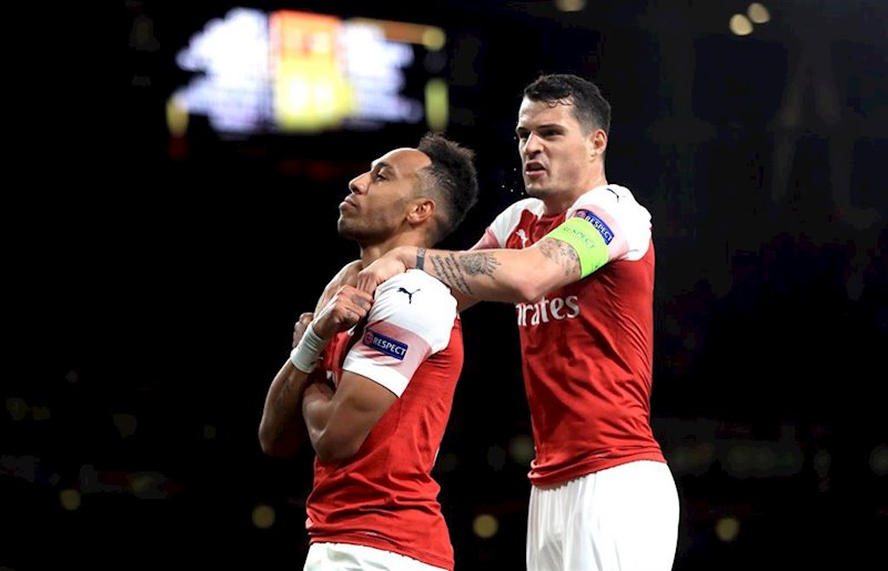 ep los jugadores del arsenal pierre-emerick aubameyang y granit xhaka