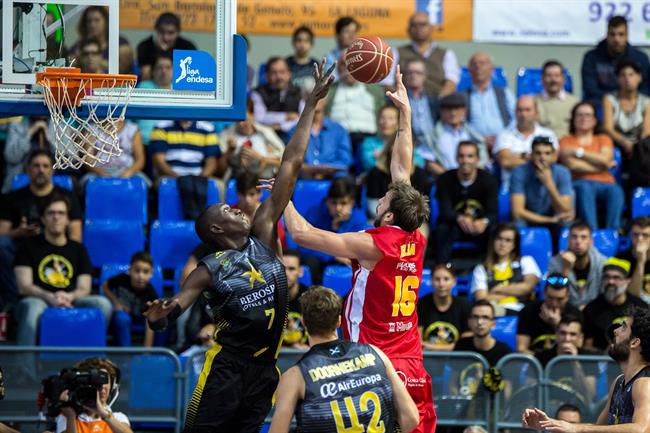 Marcos Delía Y Mamadou Niang (IBEROSTAR TENERIFE - UCAM MURCIA) | MIGUEL BARRETO. ep marcos deliamamadou niang iberostar tenerife - ucam murcia