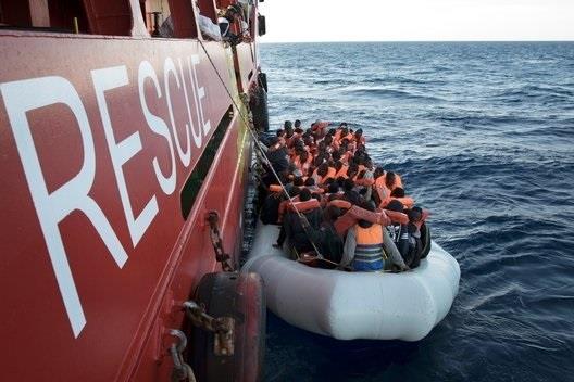Rescate de inmigrantes y refugiados por parte de MSF en el Mediterráneo | MSF ep rescateinmigrantesrefugiadospartemsfmediterraneo