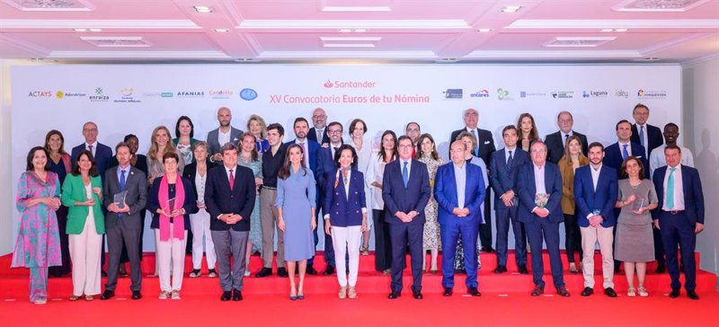 ep su majestad la reina y ana botin presiden la entrega de premios de la xv convocatoria euros de tu ep su majestad la reina y ana botin presiden la entrega de premios de la xv convocatoria euros de tu