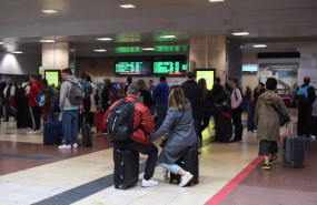 ep un grupo de personas en las instalaciones de la estacion madrid chamartin clara campoamor ep un grupo de personas en las instalaciones de la estacion madrid chamartin clara campoamor