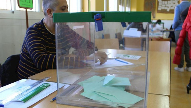 ep urna para las elecciones al parlamento de andalucia