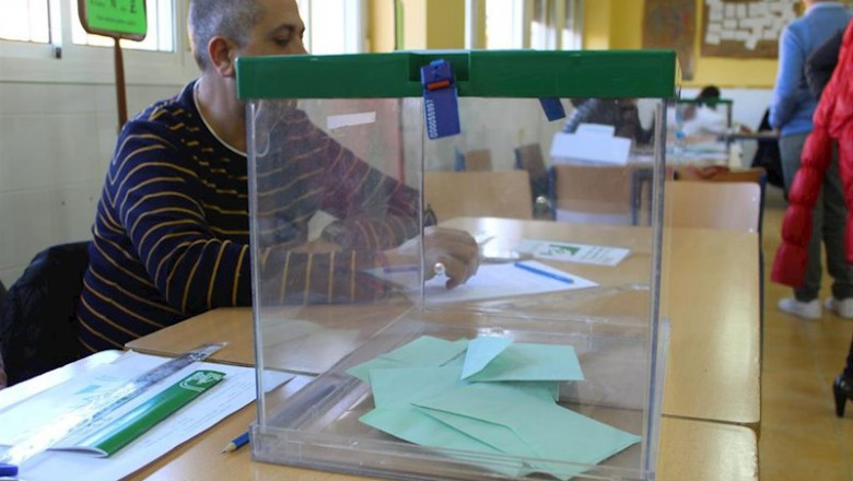 ep urna para las elecciones al parlamento de andalucia ep urna para las elecciones al parlamento de andalucia