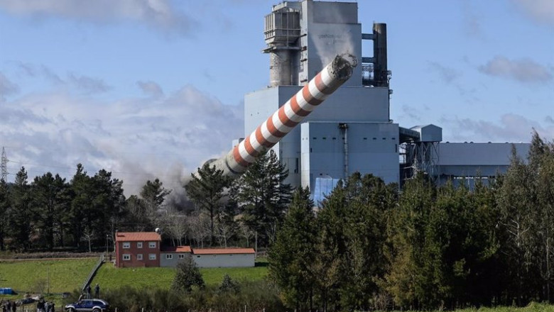ep voladura de la chimenea de la central termica de meirama en cerceda a coruna ep voladura de la chimenea de la central termica de meirama en cerceda a coruna