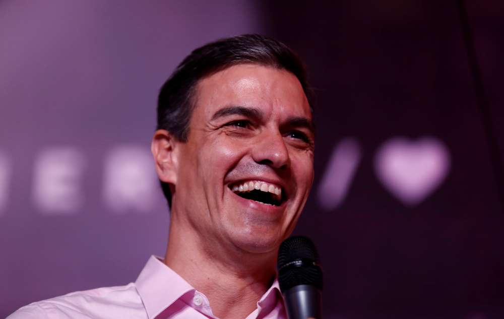 pedro-sanchez-celebra-victoria-psoe