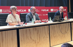 1238361 mar a del roc o fern ndez santos jos juli n garde l pez y luis alberto mench n en la presentaci n programa botica rural 1238361 mar a del roc o fern ndez santos jos juli n garde l pez y luis alberto mench n en la presentaci n programa botica rural