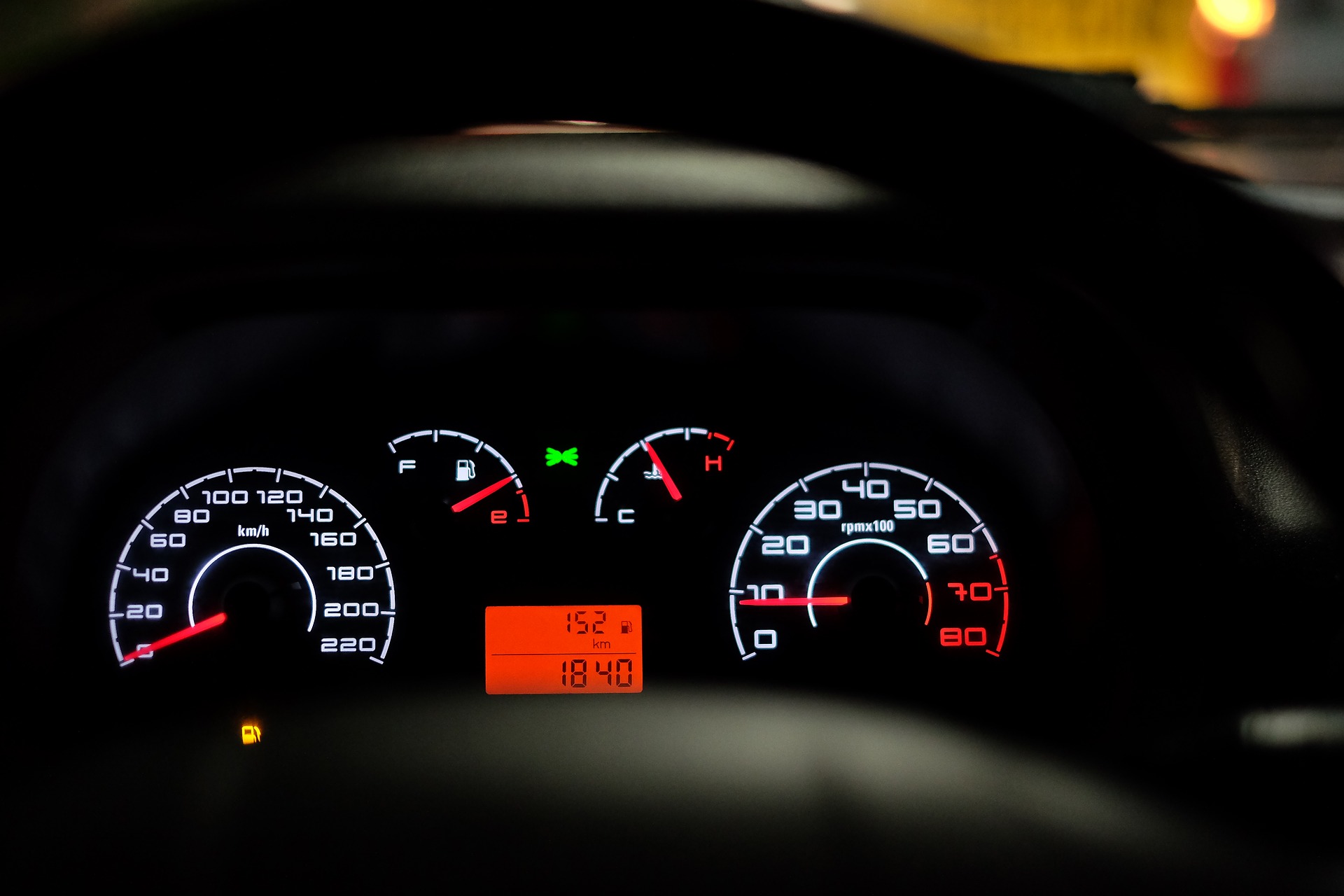 car dashboard 2667434 1920