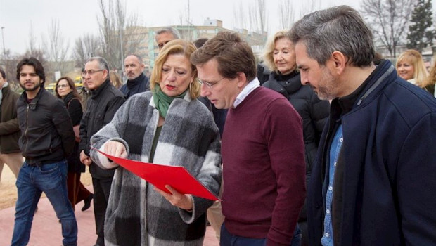 ep almeida visita el centro temporal de acogida de refugiados
