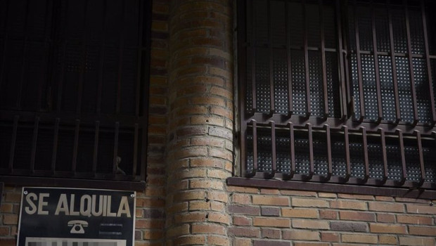 ep archivo   carteles de se alquila en el barrio de almagro a 12 de marzo de 2023 en madrid espana