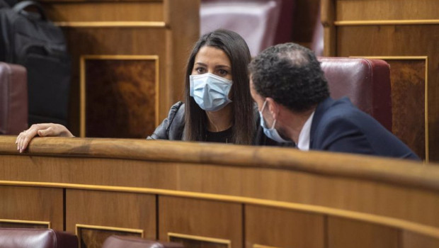 ep archivo   la lider de cs ines arrimadas conversa con el portavoz parlamentario de ciudadanos cs