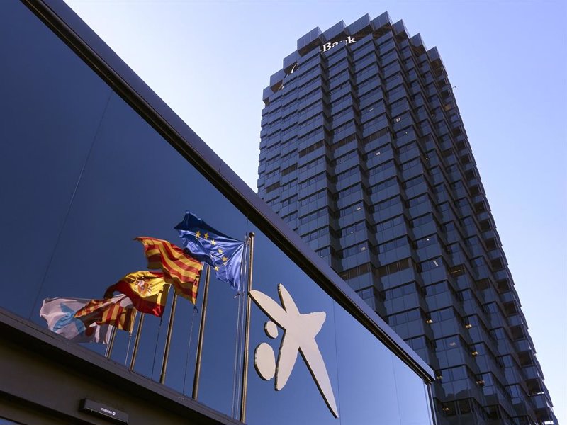 CaixaBank gana 3.145 millones (-39,8%) por el impacto de Bankia en 2021 y eleva dividendo