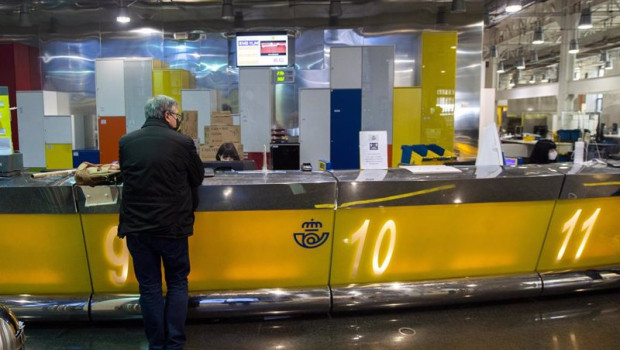 ep archivo   un cliente es atendiendo en la oficina de correos de cibeles en madrid espana a 16 de