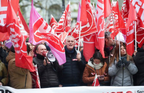 ep archivo   varias personas con banderas sindicales durante una protesta convocada por ccoo y ugt