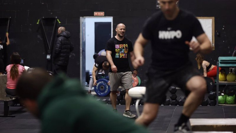 Archivo - Varias personas, sin mascarilla, realizan ejercicio en un gimnasio | Eduardo Parra - Europa Press - Archivo ep archivo varias personas sin mascarilla realizan ejercicio en un gimnasio