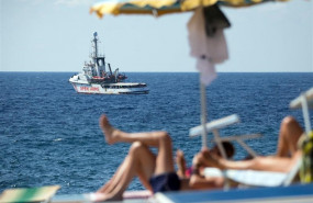ep barco espanol open arms conde 100 personas rescatadasmediterraneobordo frentela isla italianalampedusa