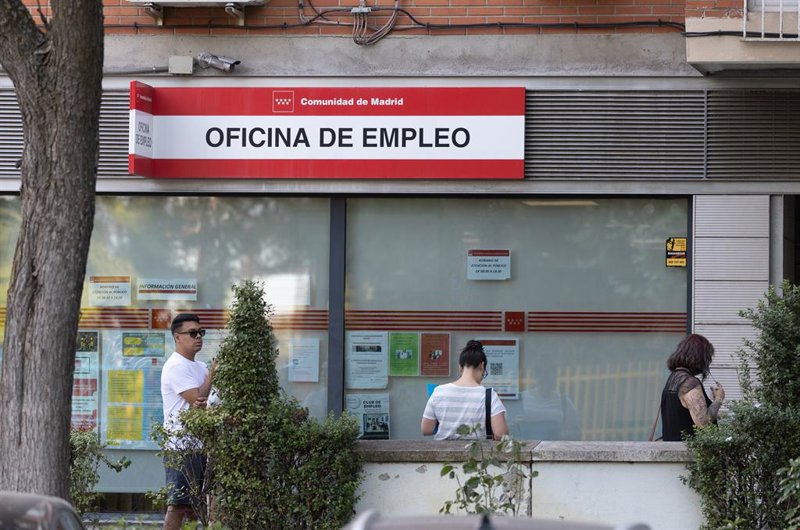 España se sitúa en septiembre como el único país de la OCDE con un paro de doble dígito