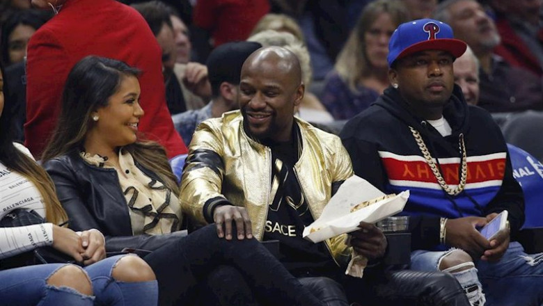 ep el boxeador floyd mayweather viendo a los angeles clippers frente a dallas mavericks en el ep el boxeador floyd mayweather viendo a los angeles clippers frente a dallas mavericks en el