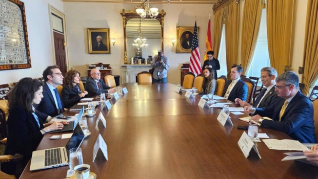 ep el ministro de economia comercio y empresa carlos cuerpo 2i durante su reunion con el secretario ep el ministro de economia comercio y empresa carlos cuerpo 2i durante su reunion con el secretario