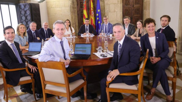 ep el president de la generalitat carlos mazon mantiene una reunion de trabajo con representantes