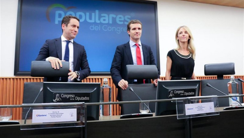 El secretario general del PP, Teodoro García-Egea (d), el presidente del partido, Pablo Casado, y la diputada del PP por Barcelona y nueva portavoz del GP en el Congreso de los Diputados, Cayetana Álvarez de Toledo (i), acuden a la reunión del Grupo Parla | Jesús Hellín - Europa Press - Archivo ep el secretario general del pp teodoro garcia-egea d el presidente del partido pablo casado y la