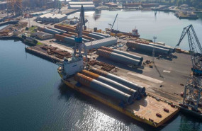 ep iberdrola recibe ultimos monopilotes fabricados por navantia windar para su parque eolico marino