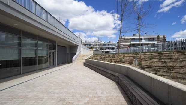 ep jardin con sistema de drenaje sostenible en una promocion de aedas homes