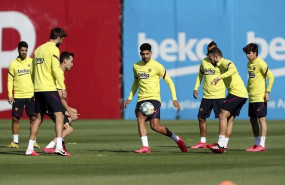 ep jugadores del fc barcelona en un rondo en el primer entrenamiento de la fase 3 por el coronavirus