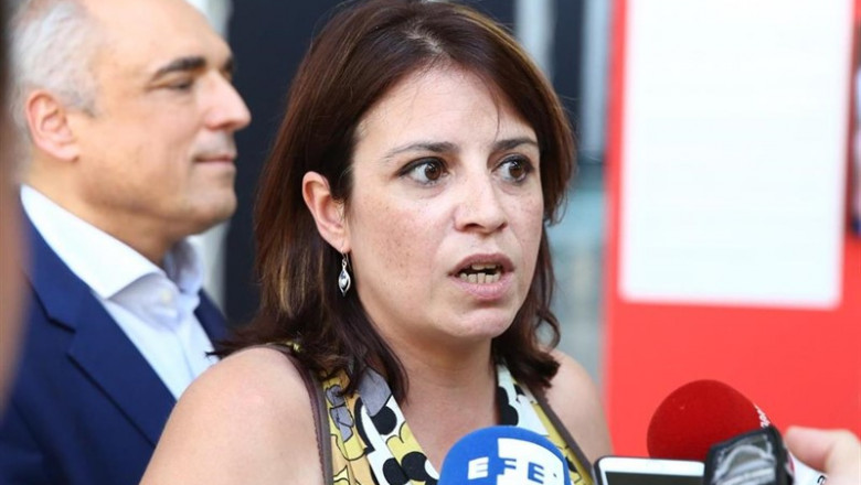 Ricardo Rubio - Europa Press ep la portavozvicesecretaria generalpsoe adriana lastra atiendelos medioscomunicacion durantevisitala exposicion 140 anosprogreso conquepsoe celebra140 anoshistoria