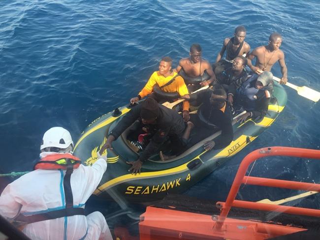 ep rescateinmigrantesaguasestrechola salvamar gadir