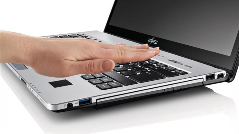 Sistema de identificación biométrica PalmSecure de Fujitsu a través de la palma de la mano en un ordenador portátil | FUJITSU - Archivo ep sistemaidentificacion biometrica palmsecurefujitsutravesla palmala manoun ordenador portatil