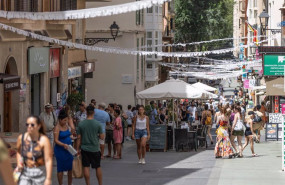 ep turistas paseando por las calles de palma a 11 de julio de 2023 en palma de mallorca mallorca