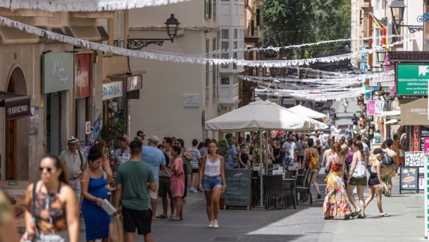 ep turistas paseando por las calles de palma a 11 de julio de 2023 en palma de mallorca mallorca