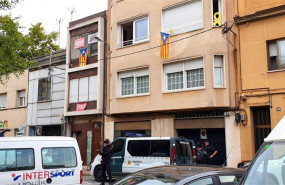 ep agents de la guardia civil al domicili dun dels detinguts despres de loperacion contra membres
